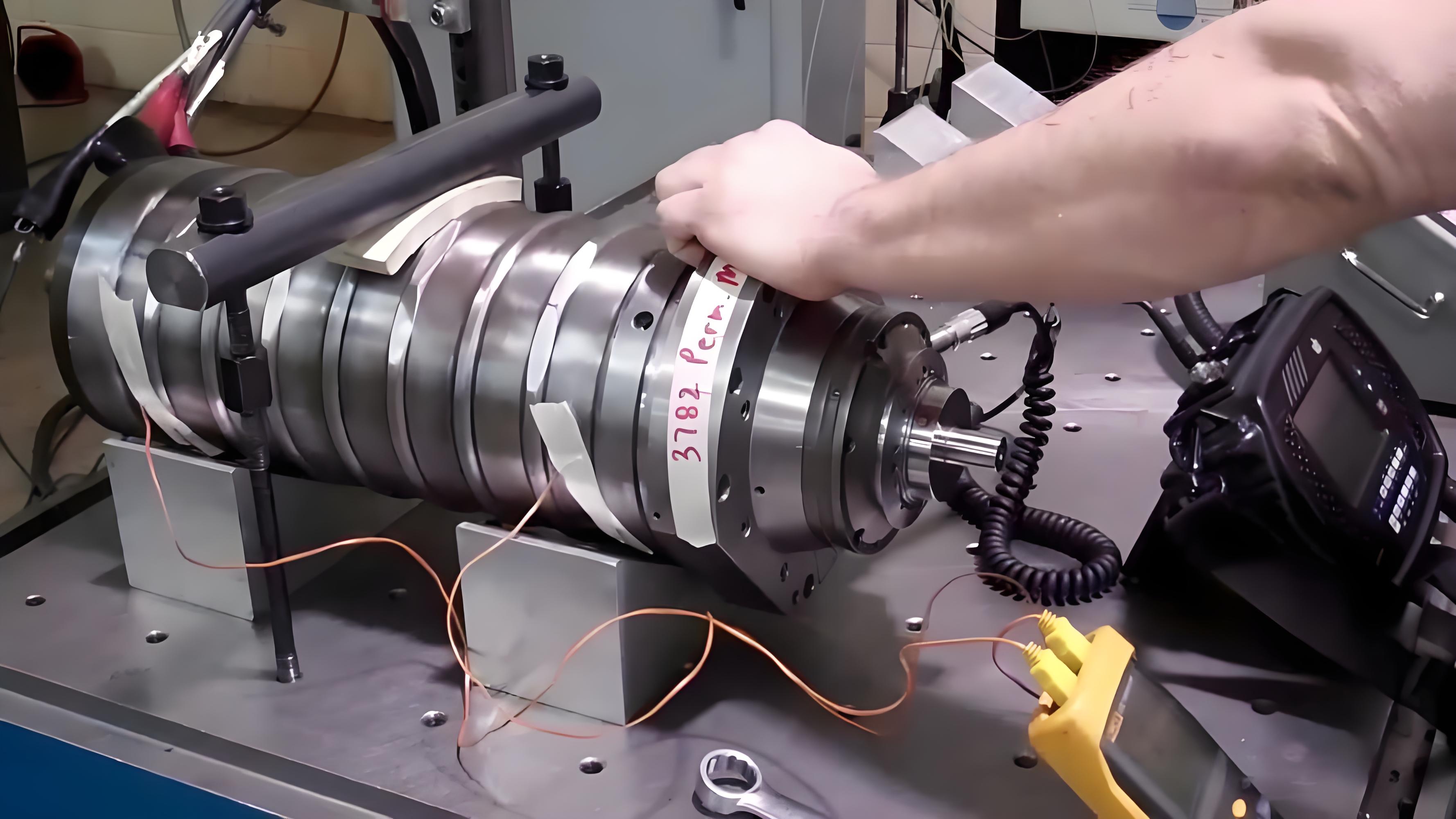 在大隈機(jī)床主軸維修現(xiàn)場，忙碌有序