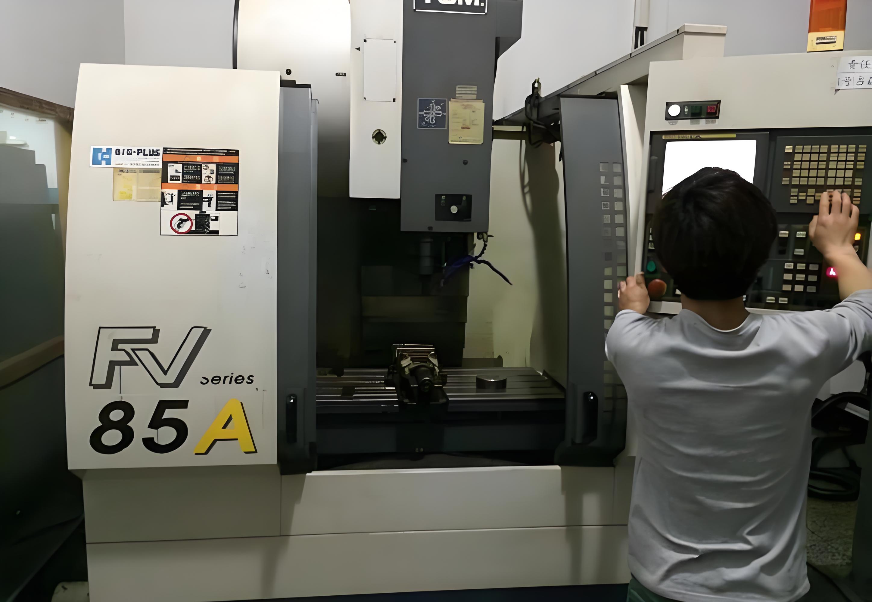 德馬吉磨床主軸維修，主軸軸承卡死拆除更換